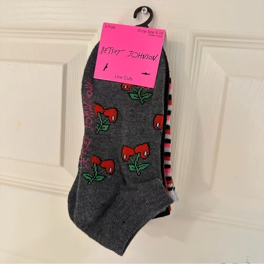 NWT Betsey Johnson Low Cut Black & Red Print Socks Pack of Six